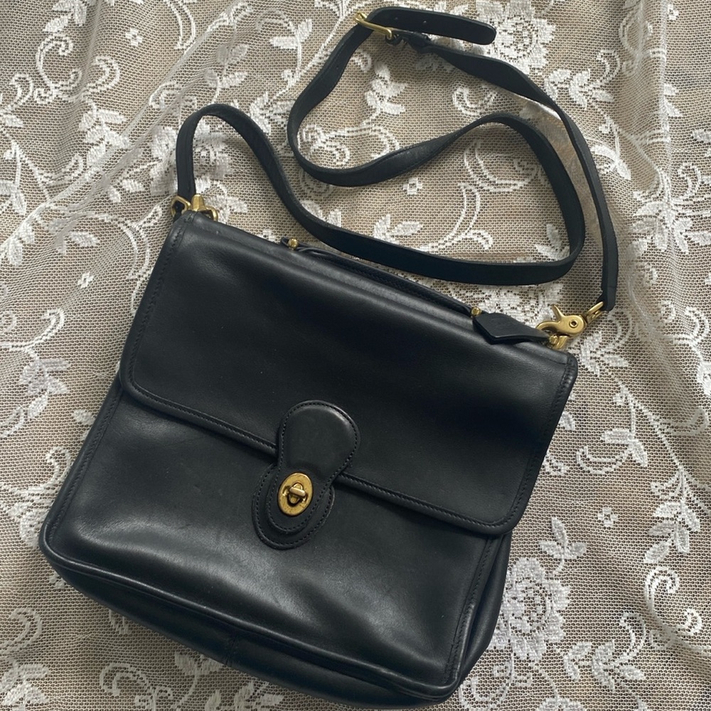 vintage coach willis leather crossbody bag!